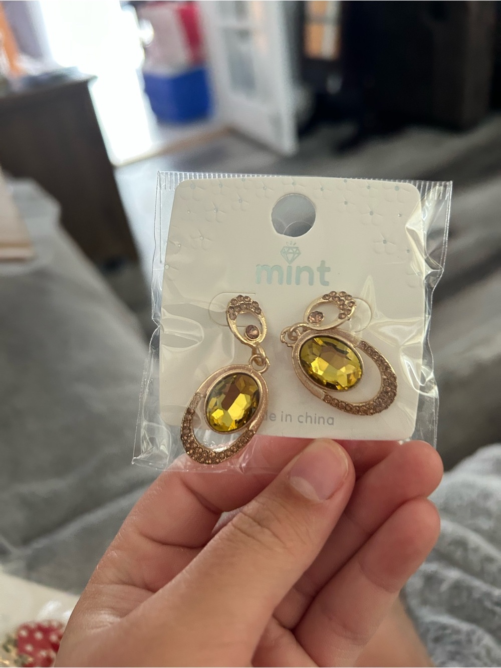5/$25 Mint Gold-Tone Yellow Crystal Drop Earrings